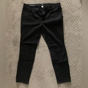 Loft Outlet Modern Skinny Jeans in Black. Size 14P
